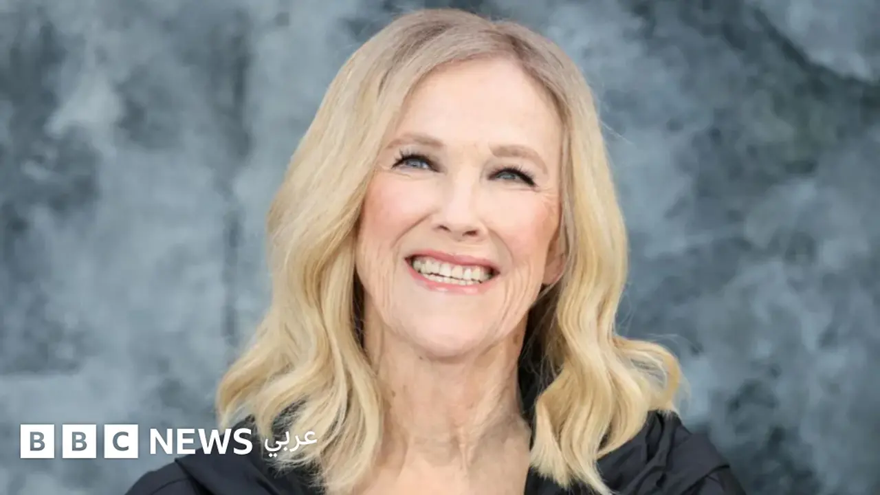 رحيل كاثرين أوهارا.. غموض يحيط بوفاة نجمة فيلم هوم ألون ومسلسل شيتس كريك